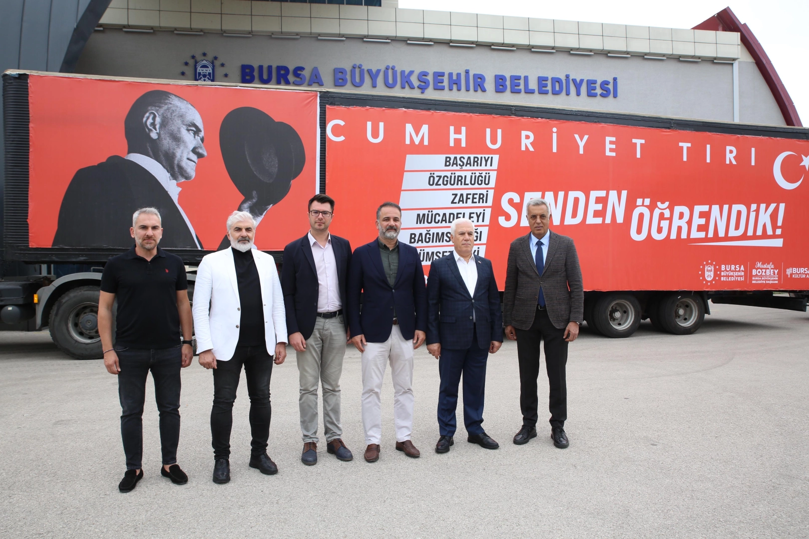 29 Ekim coşkusu Bursa'yı sarıyor -