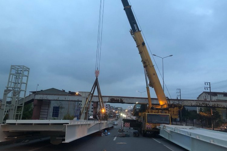 60 Evler üstgeçidinde köprü ve kiriş montajı tamam -