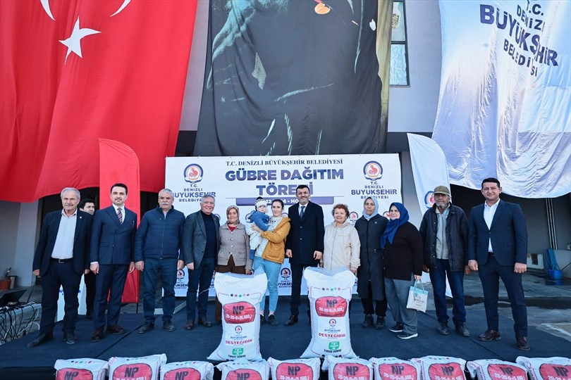 Denizli Büyükşehir üreticinin yüzünü güldürmeye devam ediyor 