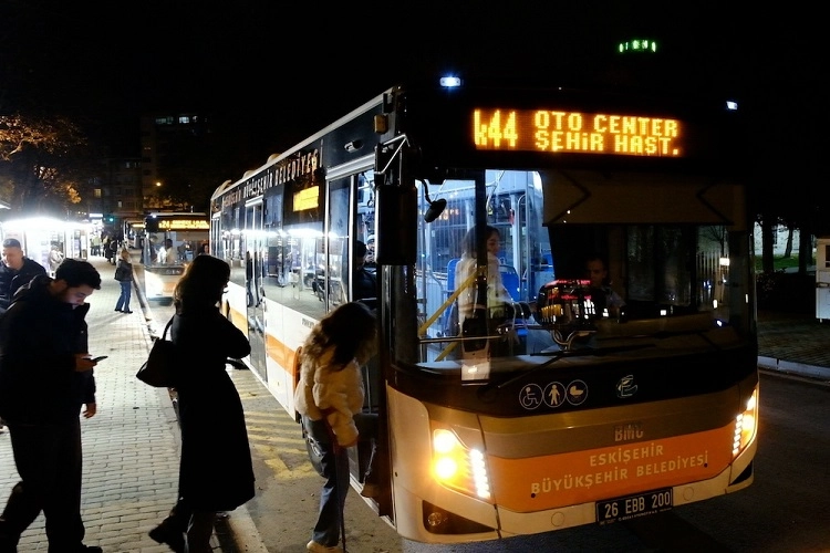 Eskişehir ulaşımında kadınlara pozitif ayrımcılığa takdir 