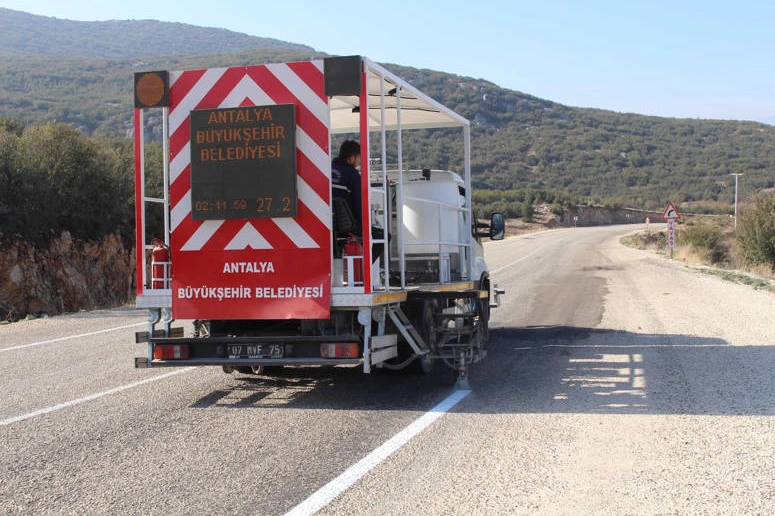 Antalya'da yollara bakım onarım 