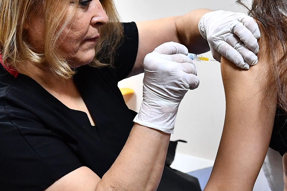 İzmir Büyükşehir HPV aşısı uygulamasını başlattı... Kadınlar ilk dozları yaptırdı 