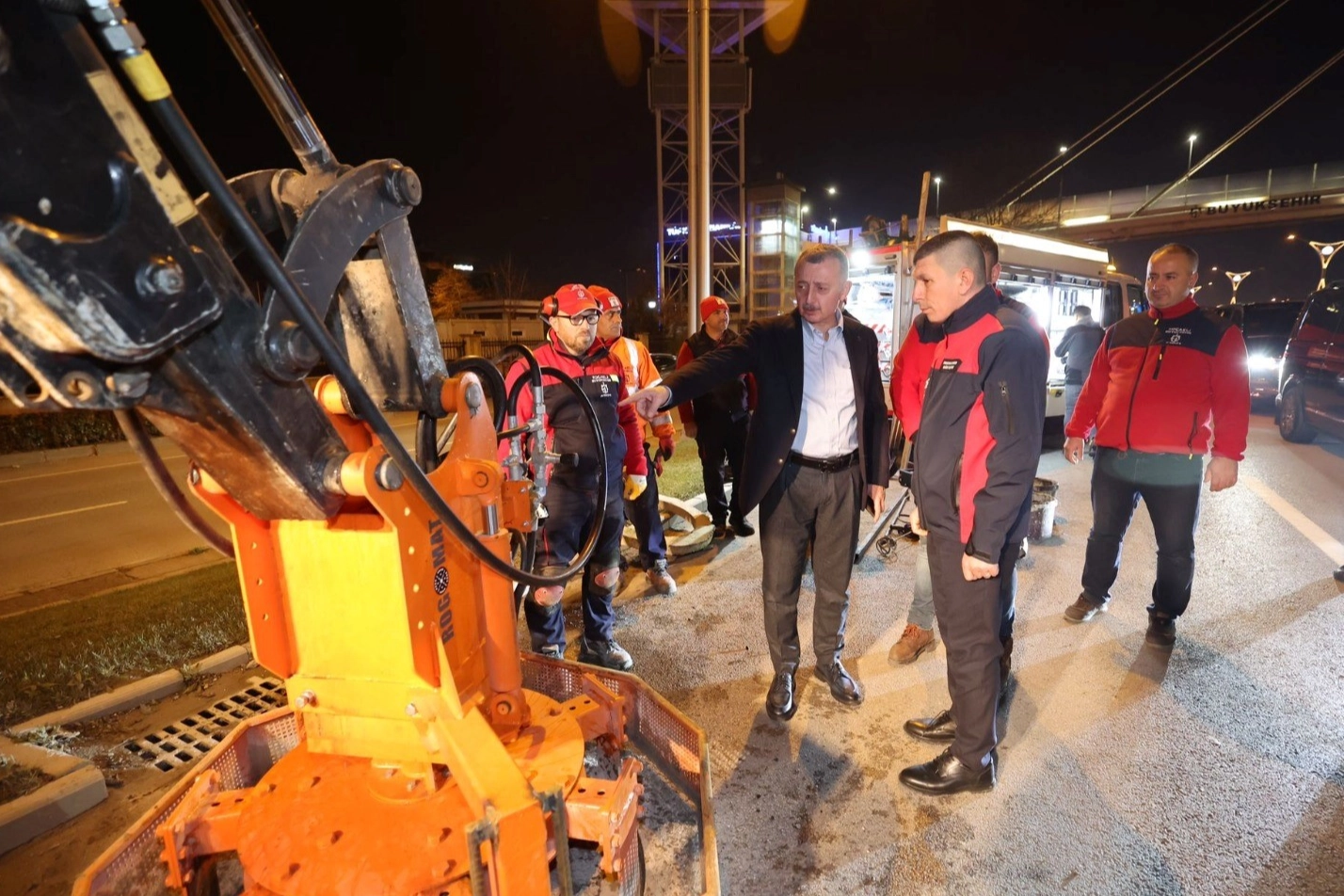 Kocaeli Büyükşehir yeni yıla yol bakımıyla girdi 