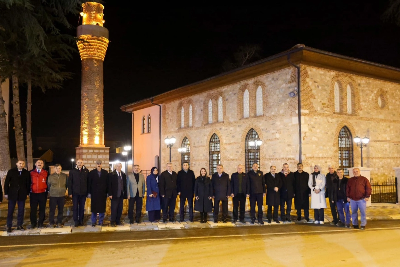 Bilecik'te tarihi camii 2 yıl sonra yeniden ibadete açıldı 