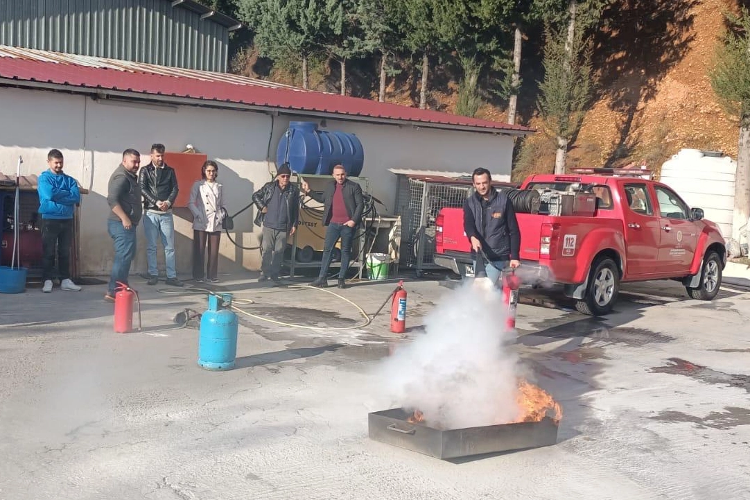 Muğla İtfaiyesi'nden baca temizlik eğitimi 