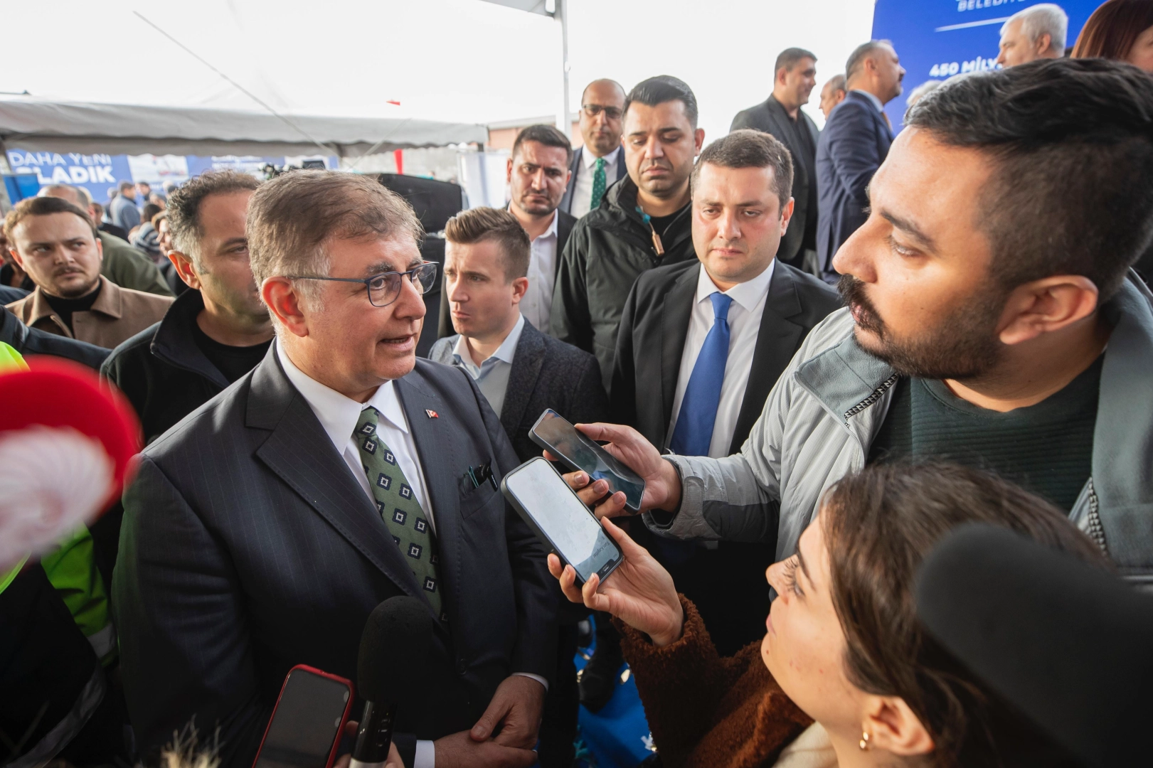 Başkan Tugay: Tepkiyi asıl sorumlulara gösterin 