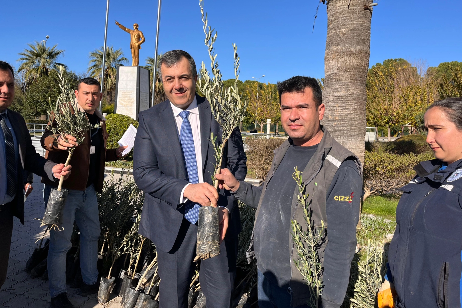 Muğla Dalaman'da zeytin ve ceviz fidanları dağıtıldı 