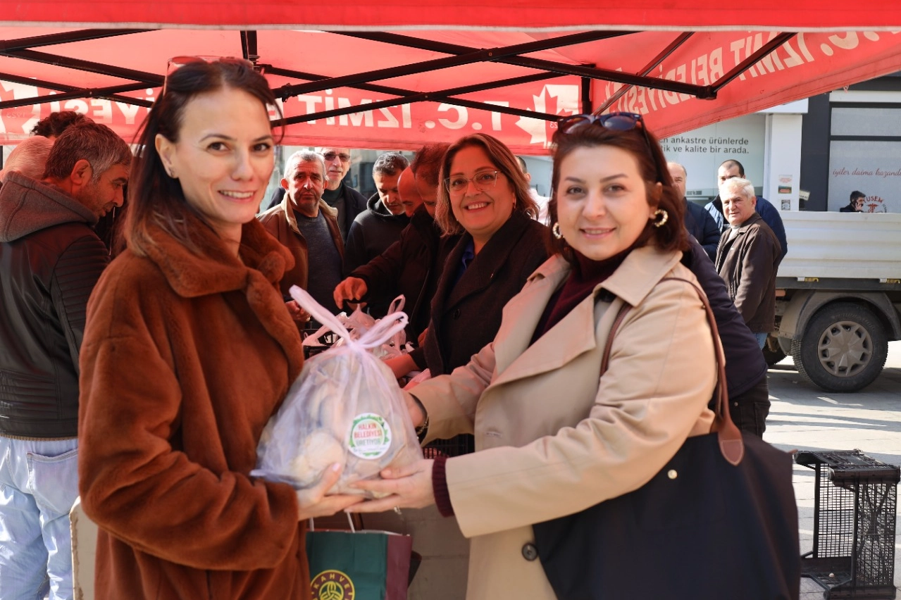 Kocaeli İzmit Belediyesi, mantar dağıtımına devam ediyor 