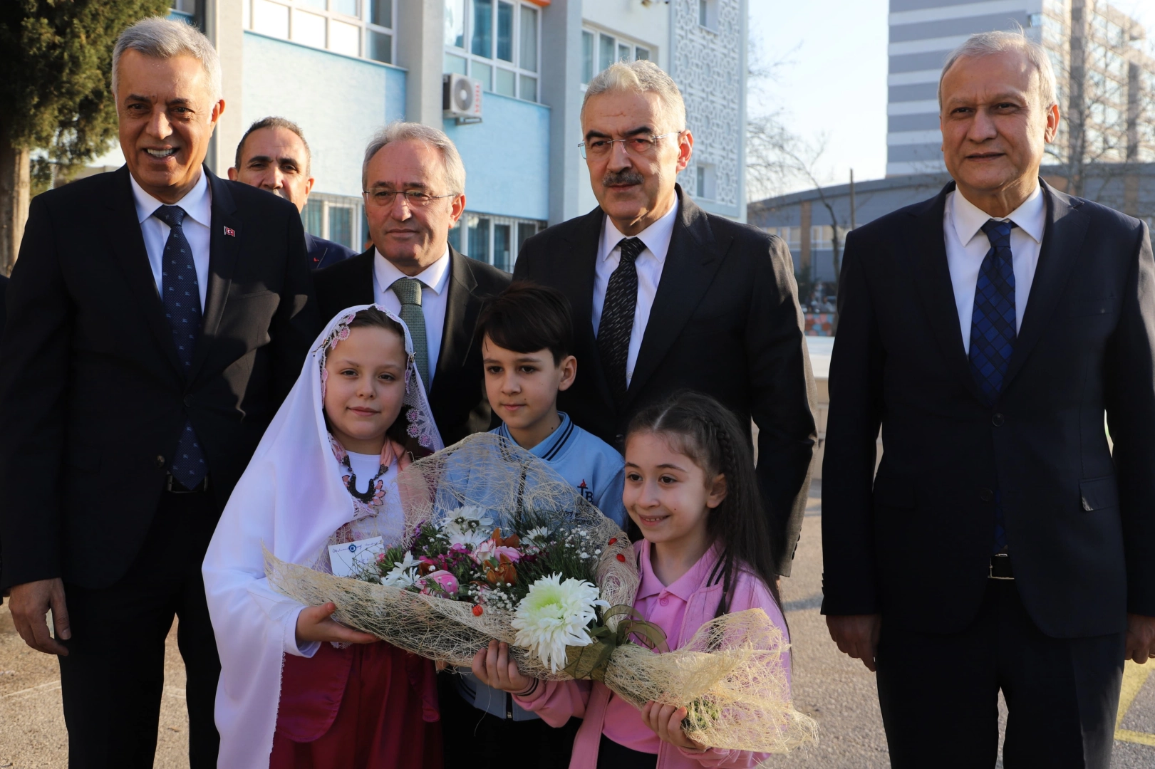 Bursa'da öğrencilerin karne heyecanı 