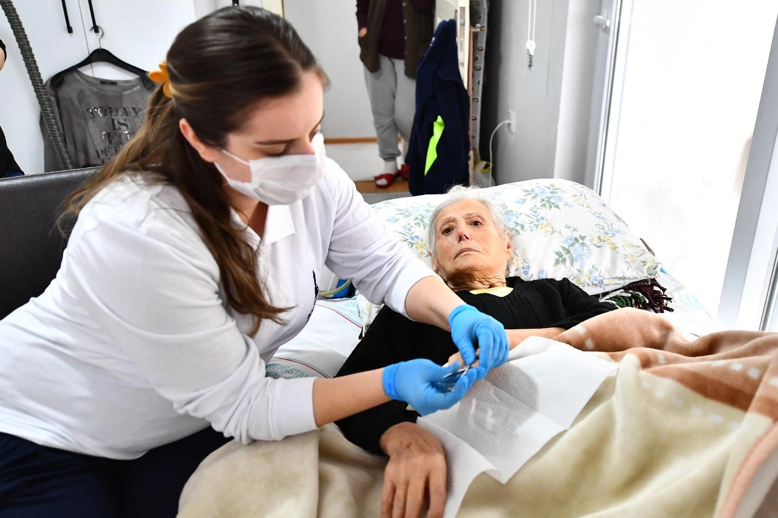 İzmir'de 'evde bakım hizmeti' yaşamlara dokunuyor 