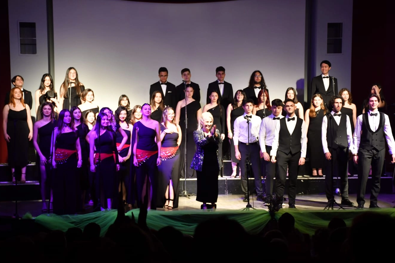 Manisa'nın 'Çok Sesli Korosu'ndan muhteşem konser 