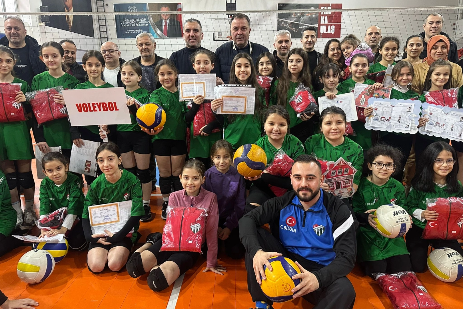 Artvinspor Kadın Voleybol Takımı 1 yaşında 