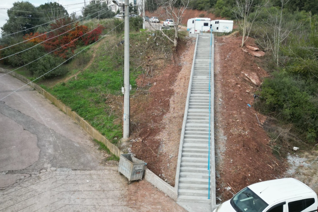 Kocaeli İzmit'te Serdar Mahallesi’ne yeni merdiven 