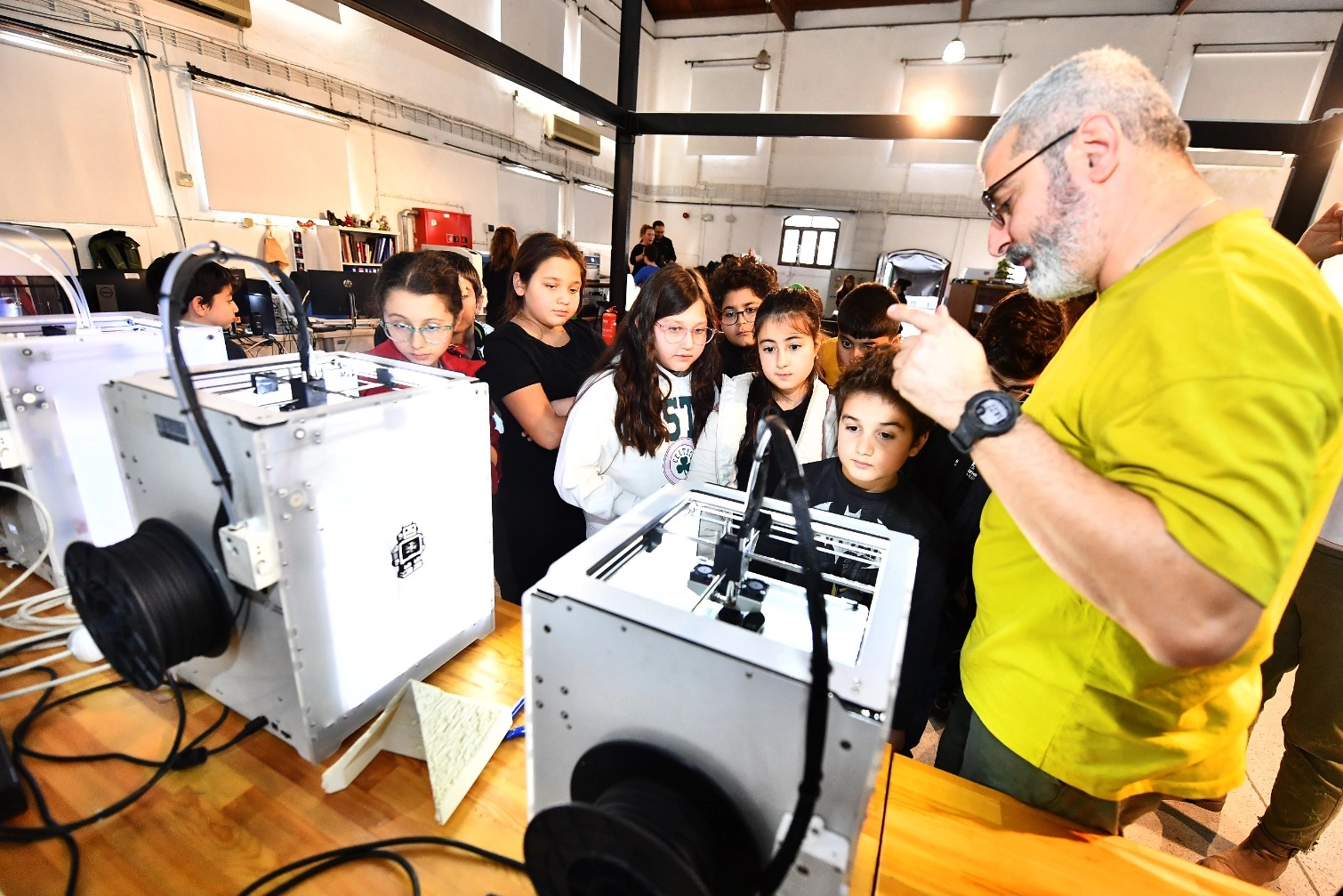 İzmir'de geleceğin fikir temelleri FabrikaLab'da atıldı 