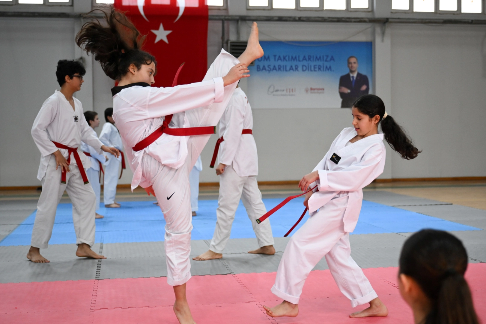 İzmir Bornova’da taekwondocuların kuşak heyecanı 