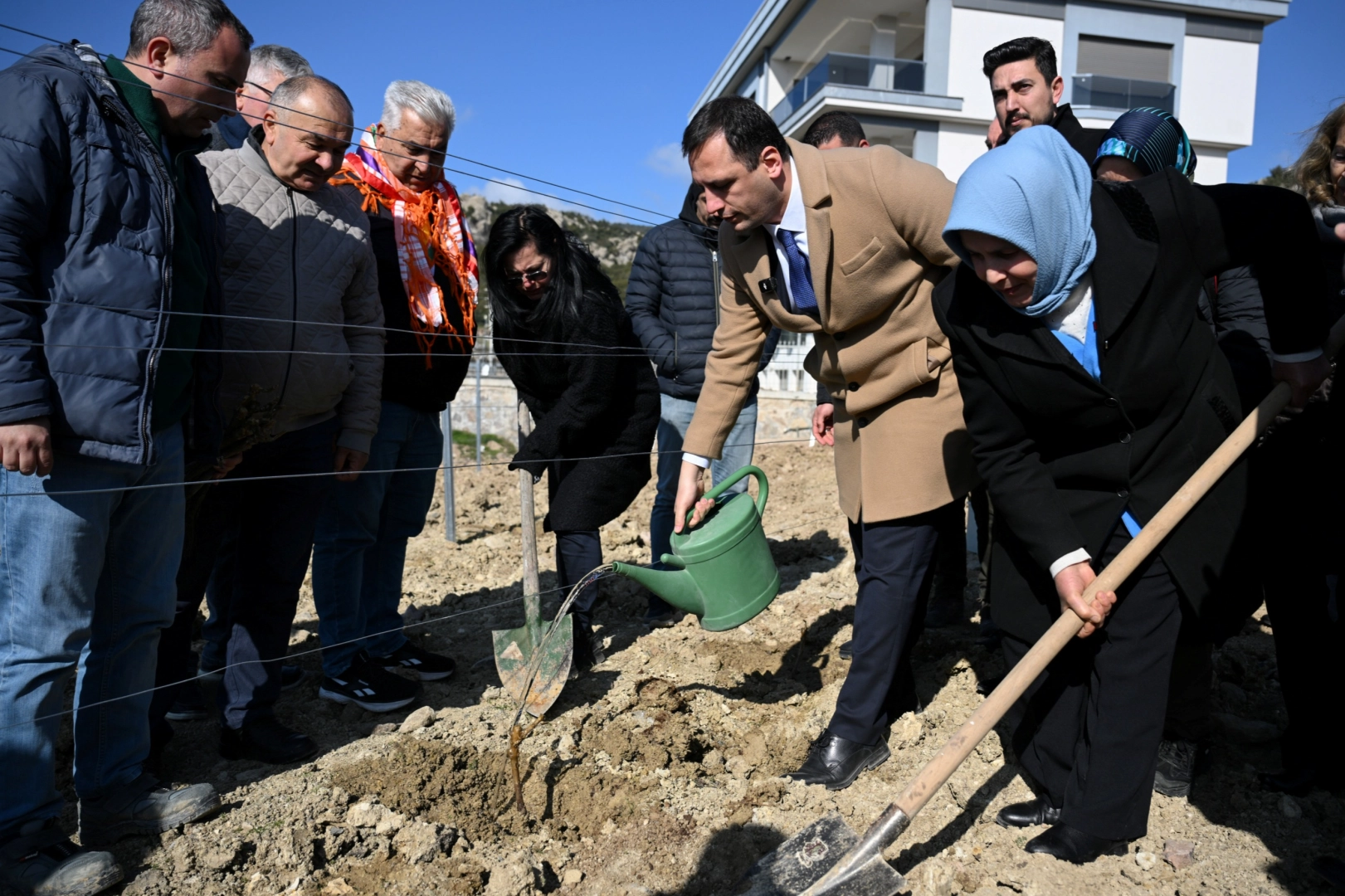 İzmir'de coğrafi tescilli üzüm için büyük adım: İlk fidanlar toprakla buluştu! 