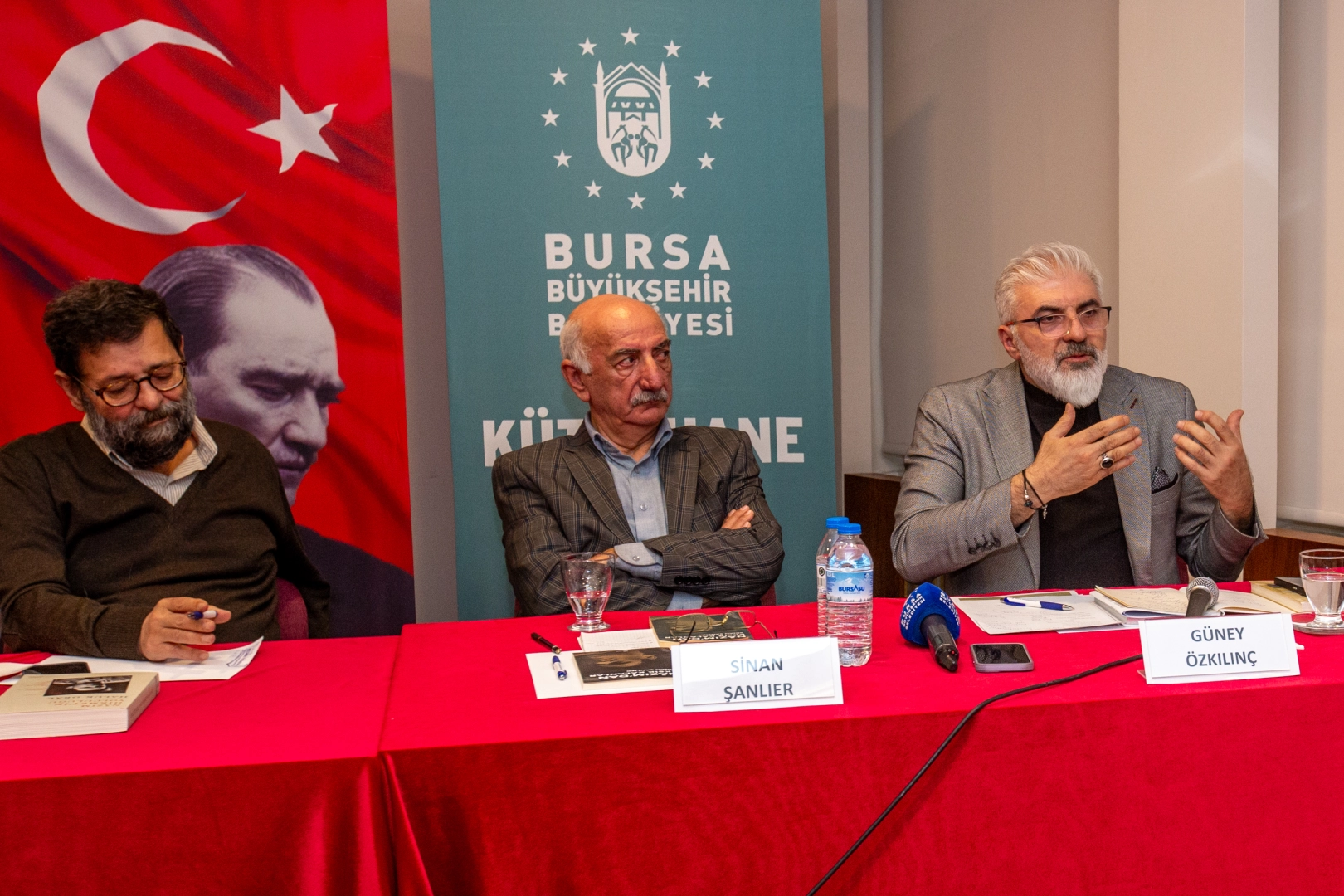 Bursa'da Nâzım'ı yazma serüvenlerini anlattılar 