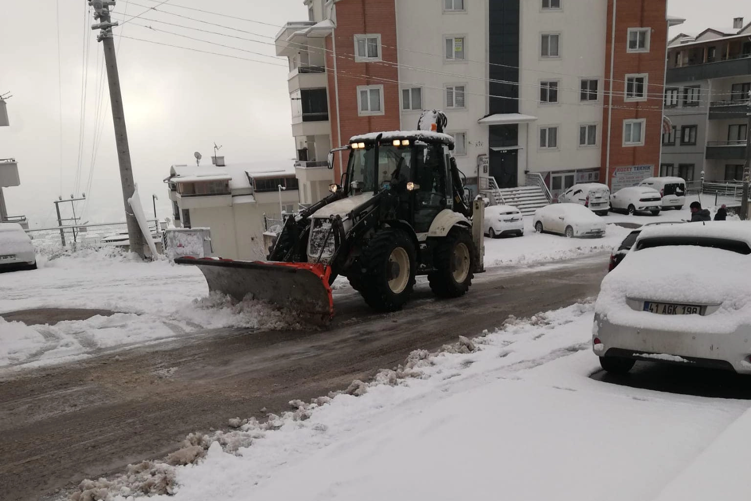 Kocaeli İzmit Belediyesi karla mücadelede seferberlik başlattı 