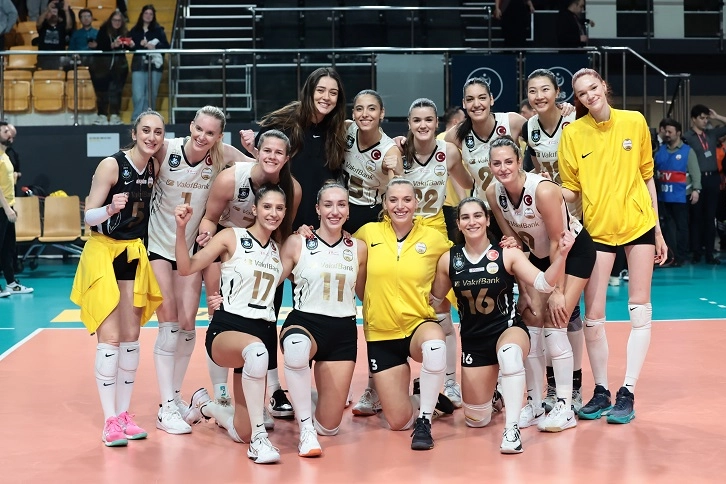 VakıfBank, Nilüfer engelini 3 sette geçti 