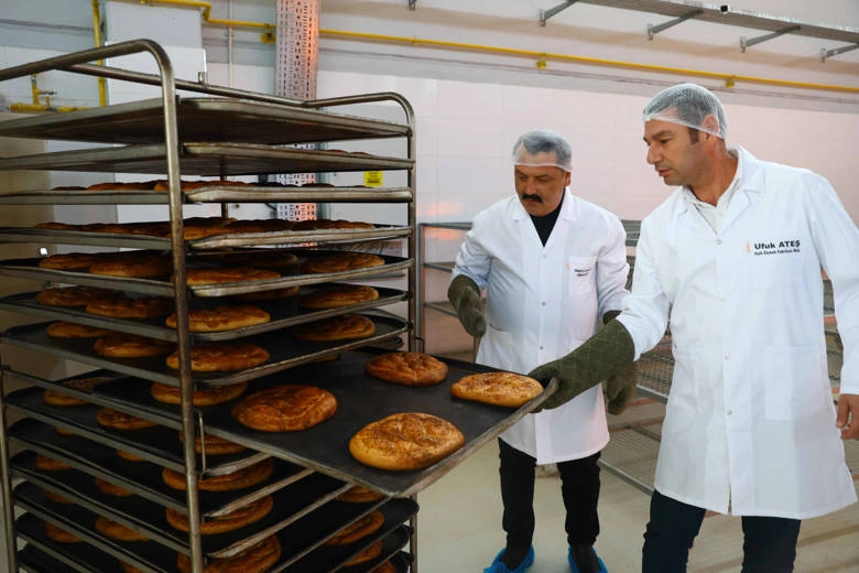 Antalya Halk Ekmek Büfeleri’nde ramazan pidesi 15 TL 