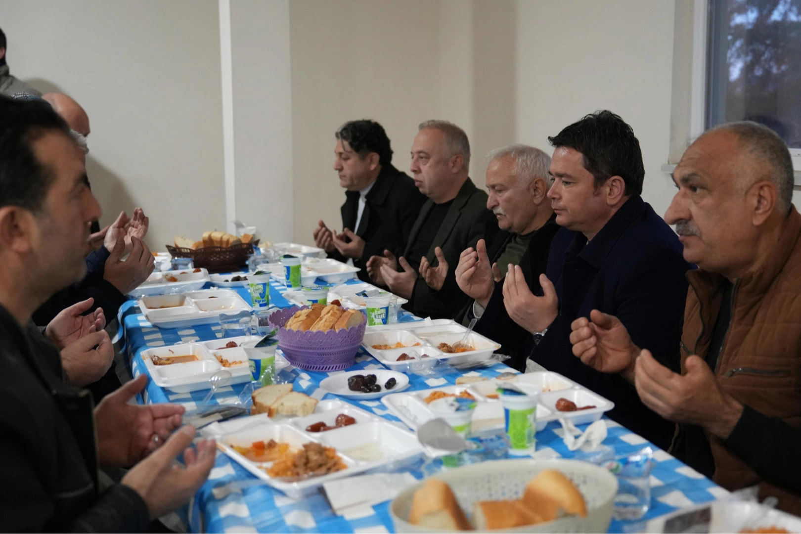 Bursa Osmangazi Güneybudaklar sakinleri ile oruç açtı 