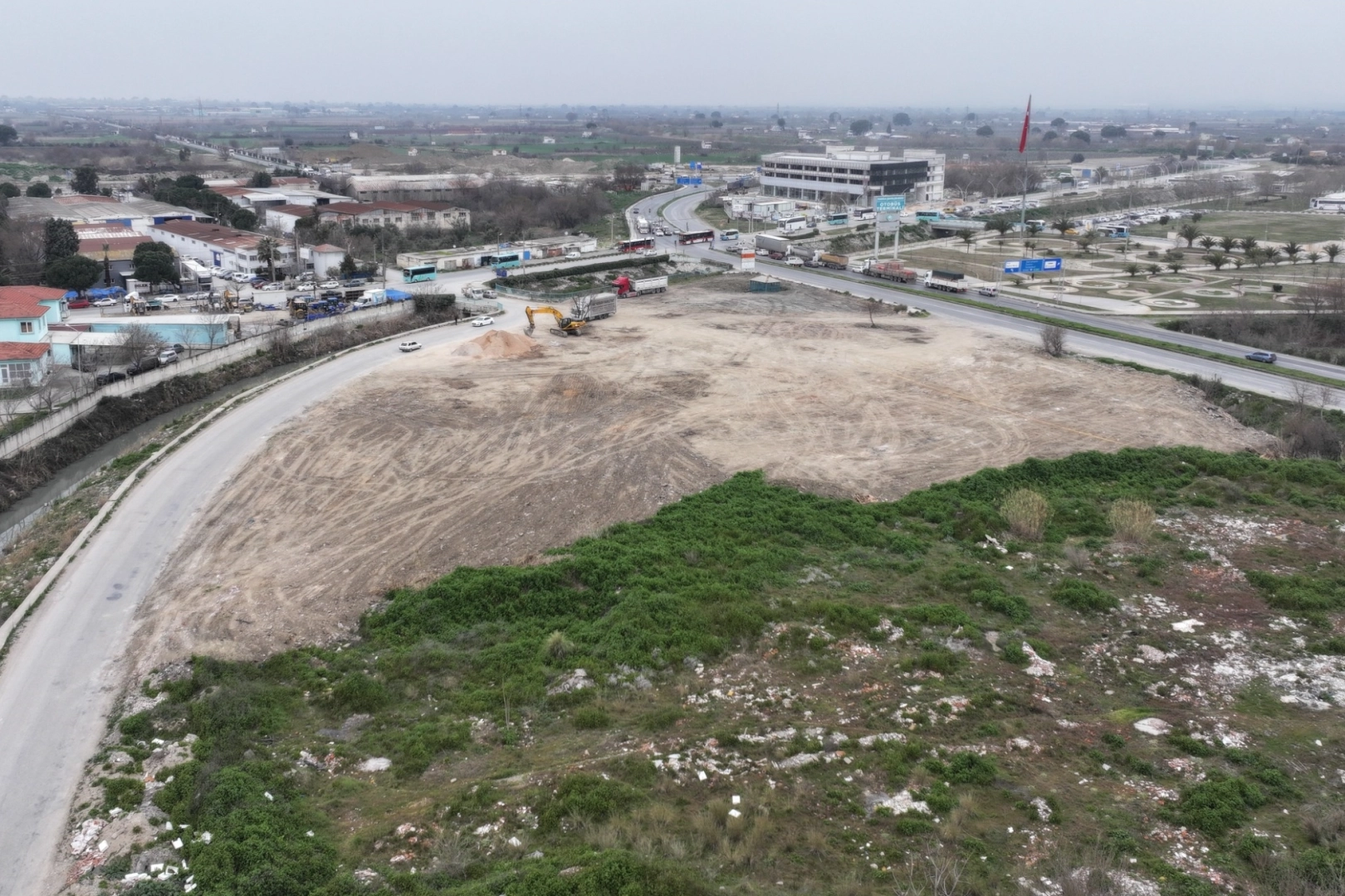 Manisa'da bin kamyonluk hafriyat kaldırıldı 