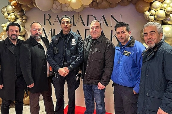 NYPD'den Brooklyn'de iftar yemeği 