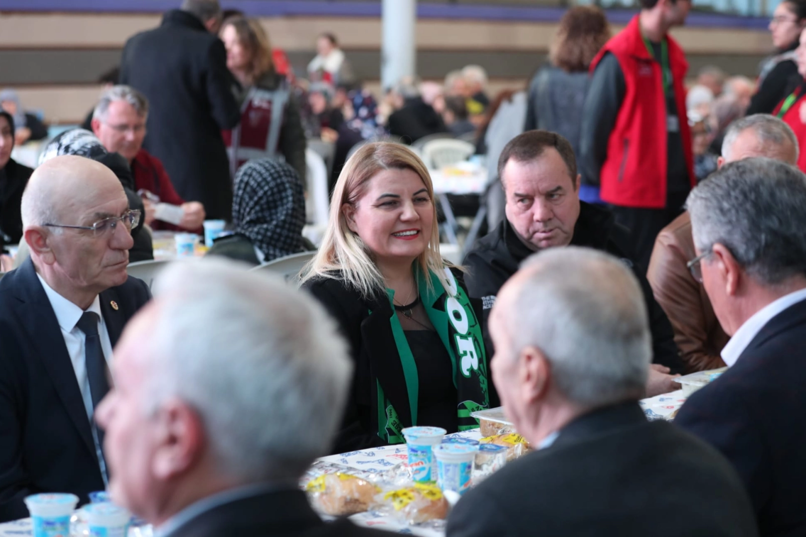 İzmit'te halk iftarında Başkan Hürriyet Akmeşeliler'le buluştu 