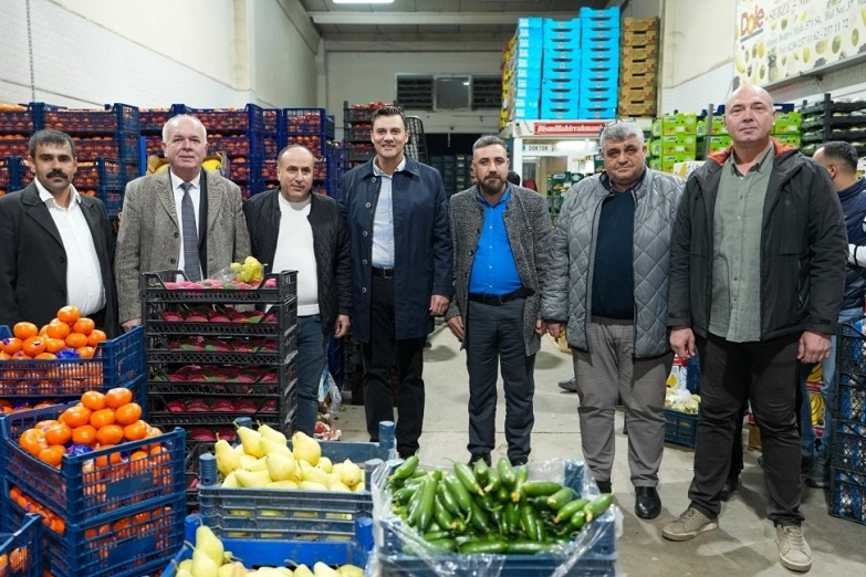 Manisa'da Başkan Zeyrek'ten 'Hal'in halini sordu 