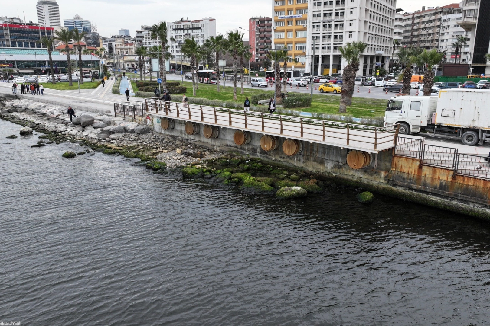 İzmir Körfezi'ne deşarj edilen atık su değil yağmur suyu! Büyükşehir'den analiz sonuçlarıyla yanıt 