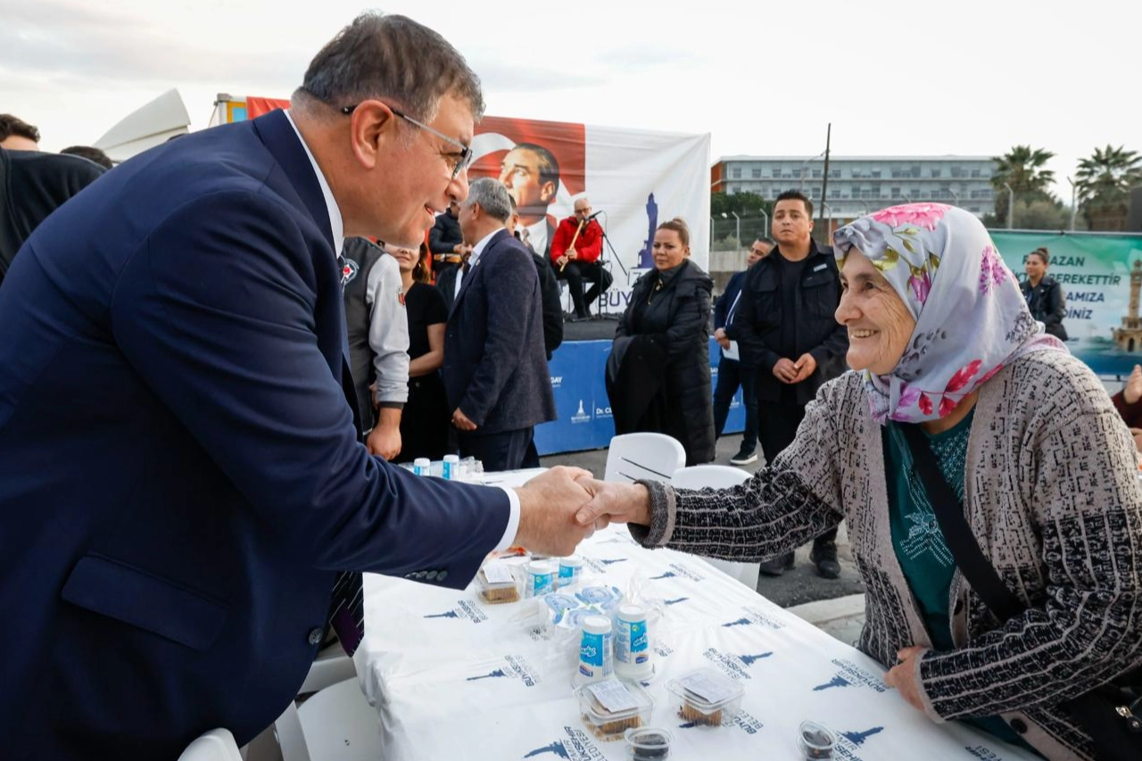 Başkan Tugay: Bu sofralarda geleceğe dair umutlanıyoruz 