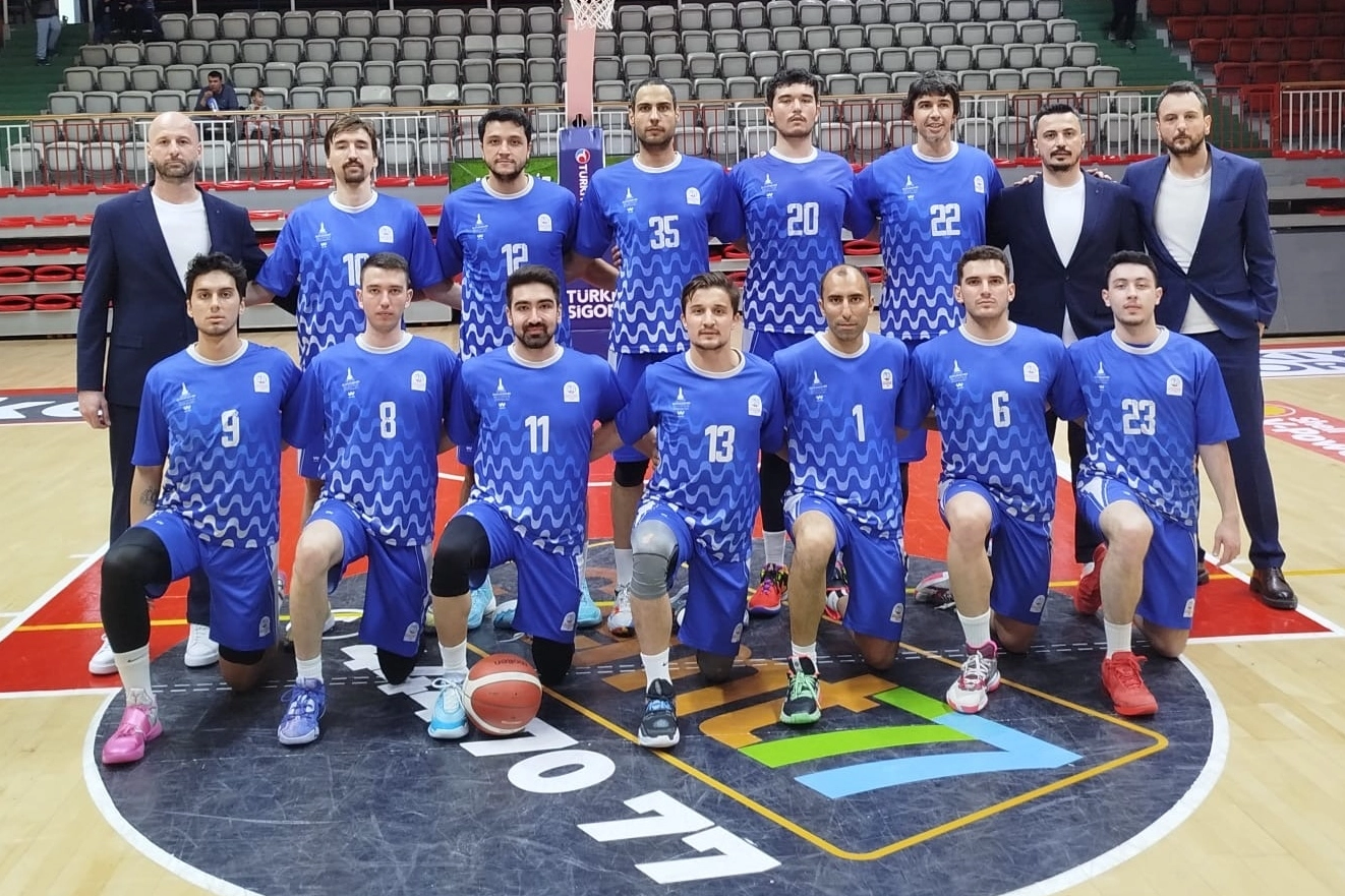 Celal Atik Spor Salonu’nda parke ısınıyor 