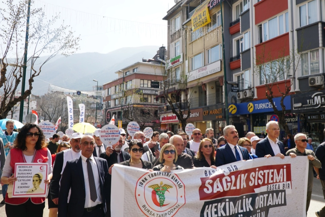 Bursa'da 14 Mart yürüyüşü gerçekleştirildi 