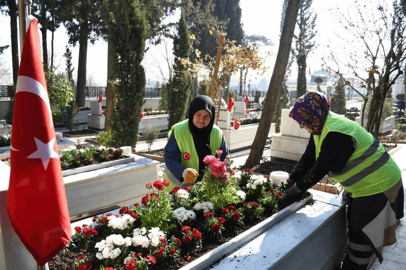 Balıkesir Büyükşehir’den şehitlere vefa 