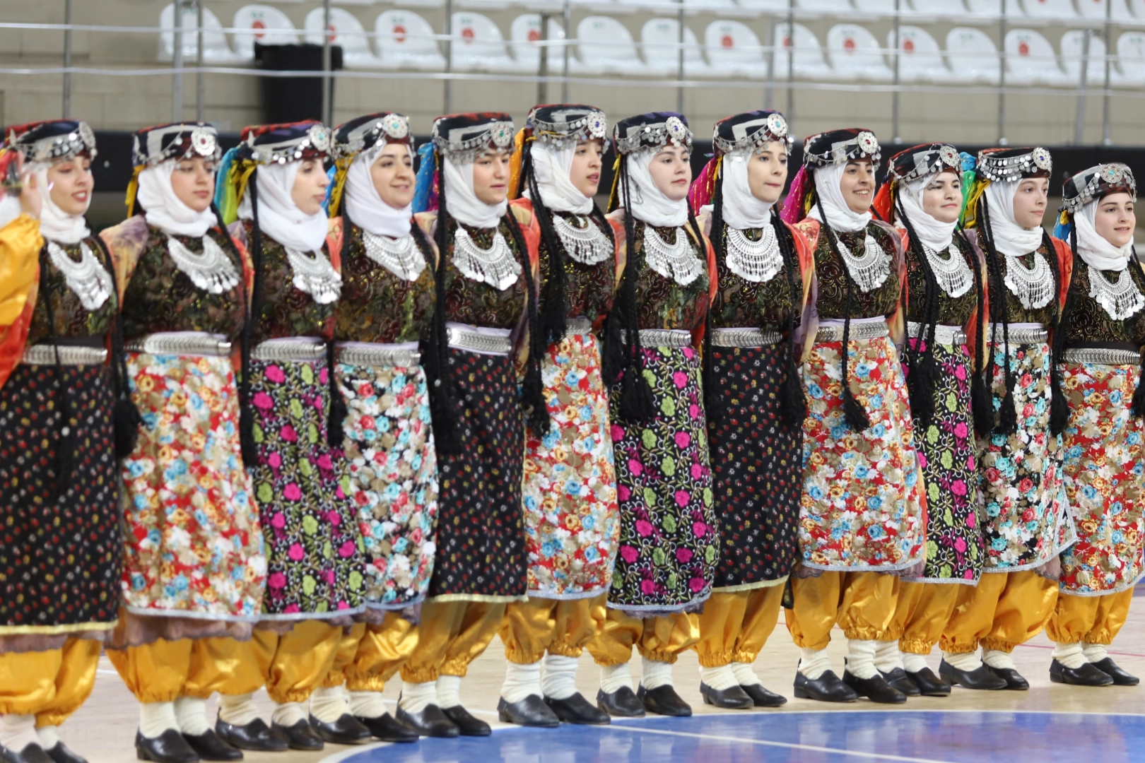 Mardin'de Halk Oyunları kulüpler arası il yarışması düzenlendi 