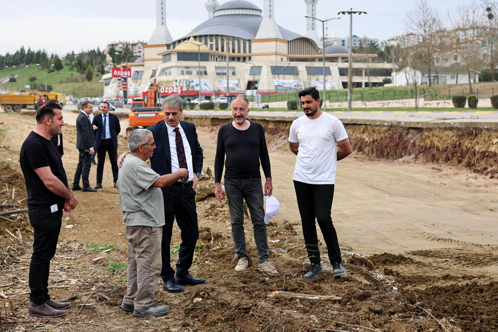 Başkan Alemdar, metrobüs hattında çalışmaları inceledi 