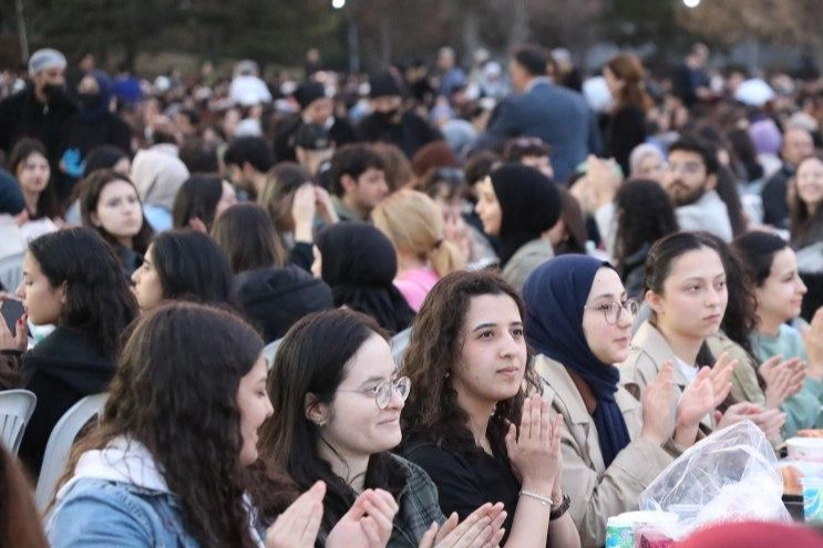 Ankara Üniversitesinde 8 bin öğrenci iftar sofrasında buluştu 