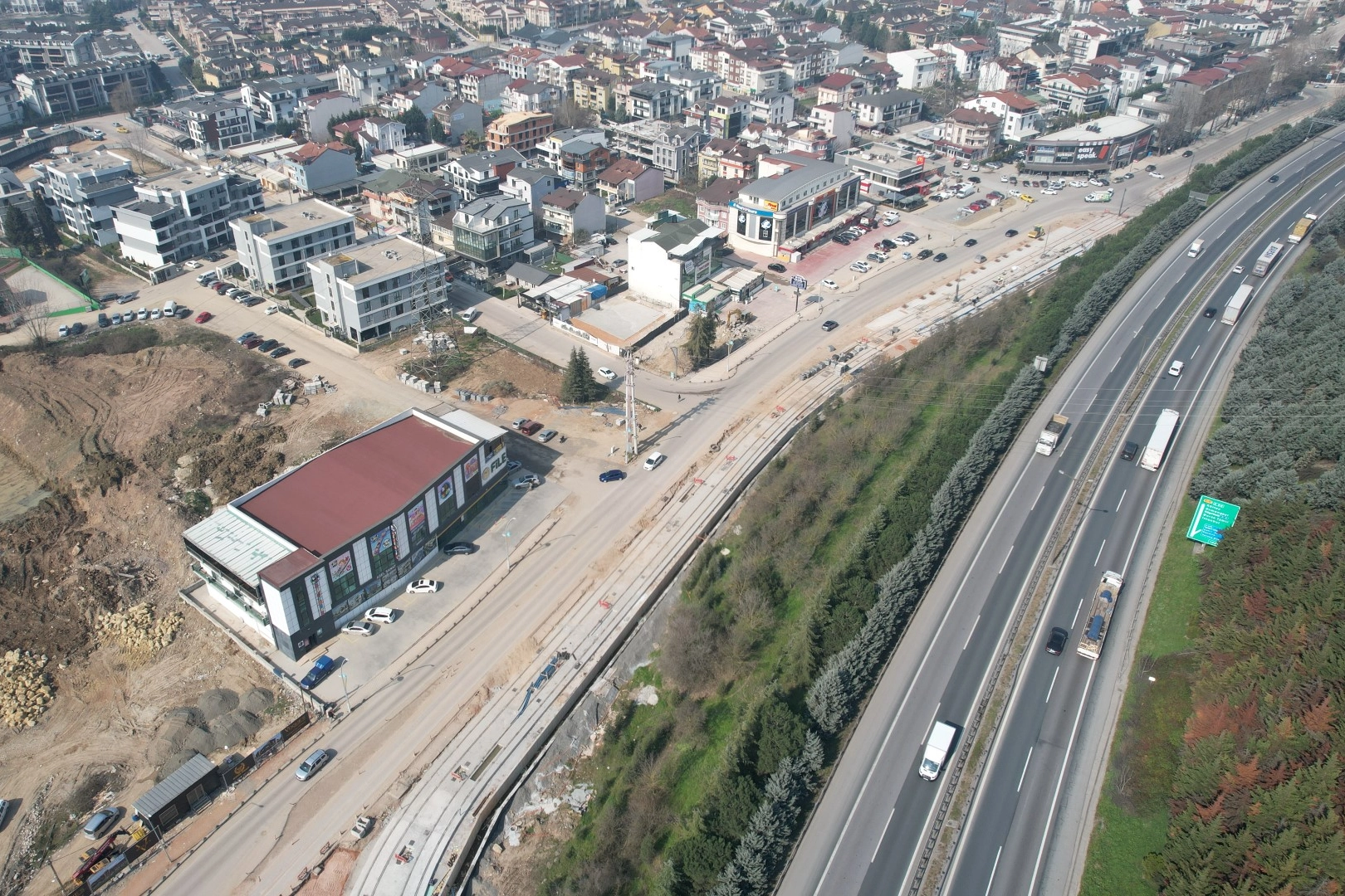 Kocaeli Büyükşehir, trafiğe kapatılan menfezde çalışmalarını tamamladı 