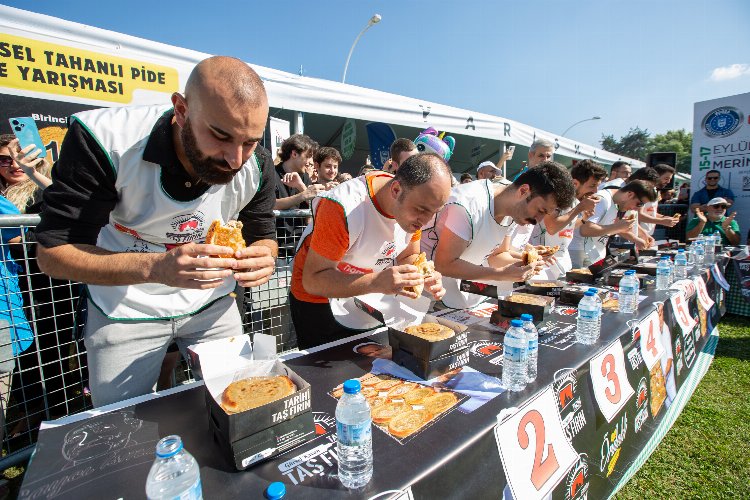 8 tahanlı pide yedi, 10 altın kazandı -