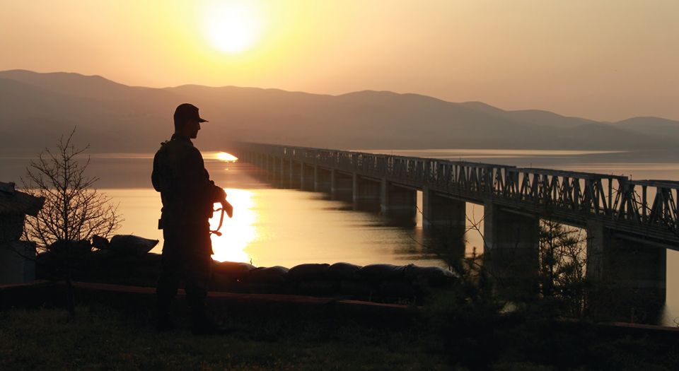 Yunanistan'a kaçmaya çalışan üç şahıs hudutta yakalandı