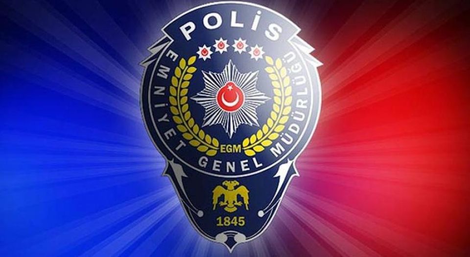 Denizli'de polis kılığında dolandırdılar!