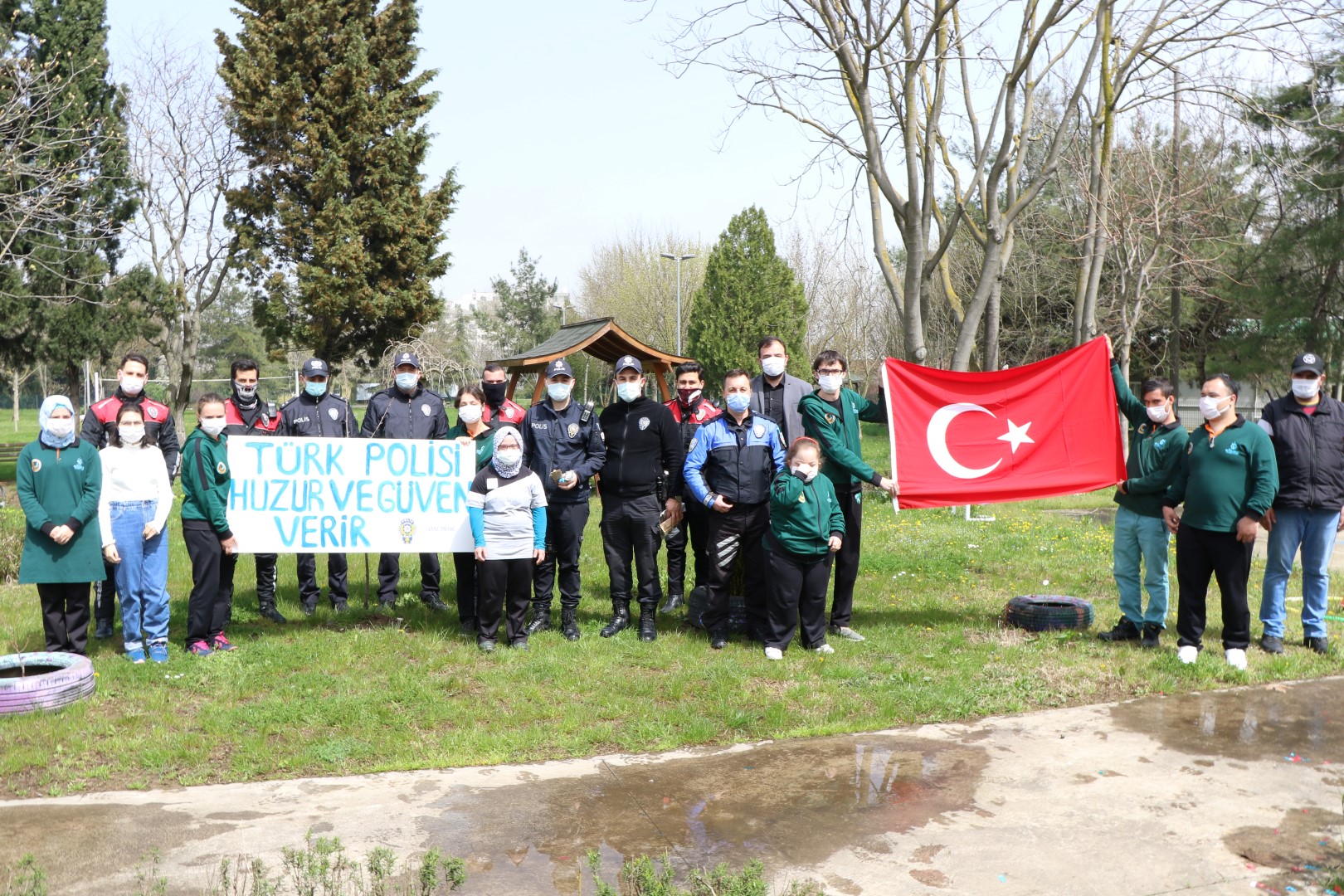 Kocaeli'de polislere sürprizli 'özel' kutlama