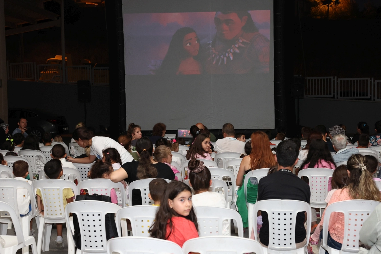 Açık hava sineması ile yaz akşamları renkleniyor -