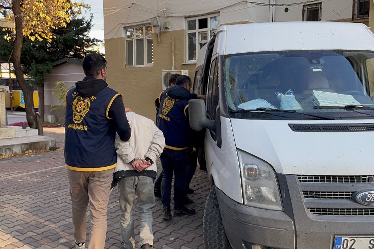 Adıyaman'da aranan 2 zanlı yakalandı -