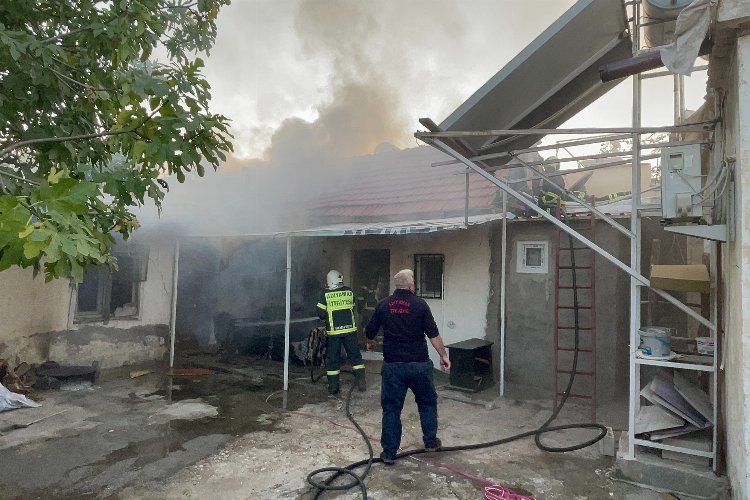 Adıyaman'da tehdit saçan torunu evini yaktı 