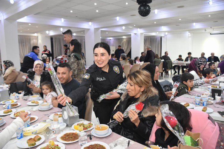 Adıyaman Emniyeti öğretmenleri unutmadı -