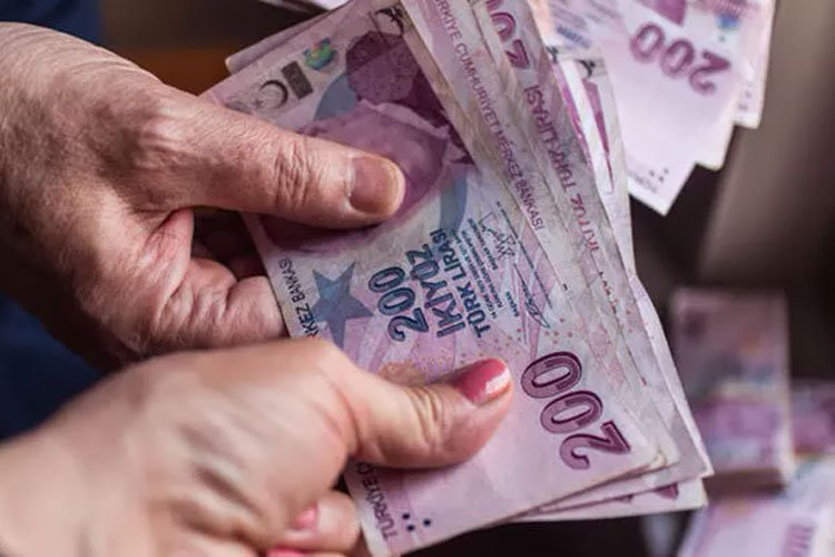 Aile'den 3,2 milyar TL'lik yaşlı ve engelli aylıkları hesaplarda -