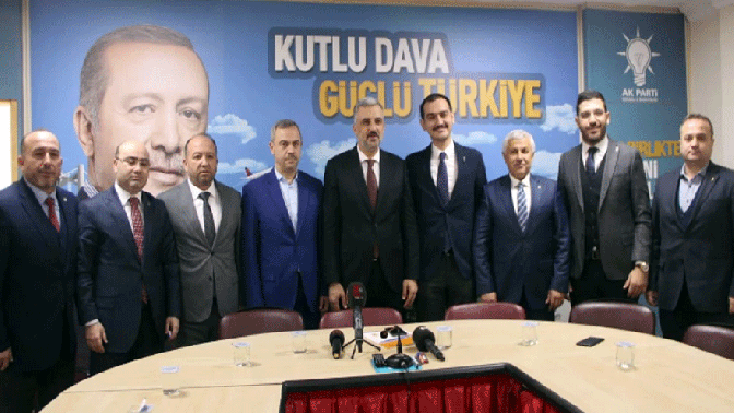 AKP YENİ İLÇE BAŞKANLARINI TANITTI