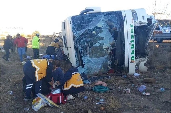 Aksaray'da otobüs devrildi: 6 ölü, 25 yaralı -