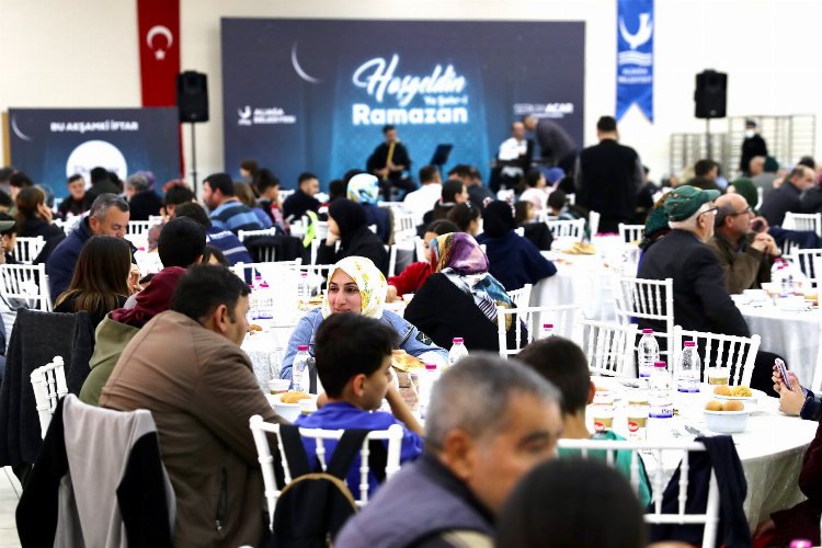 Aliağalılar ilk iftarda bir araya geldi -